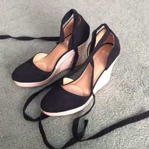 Black strappy wedges